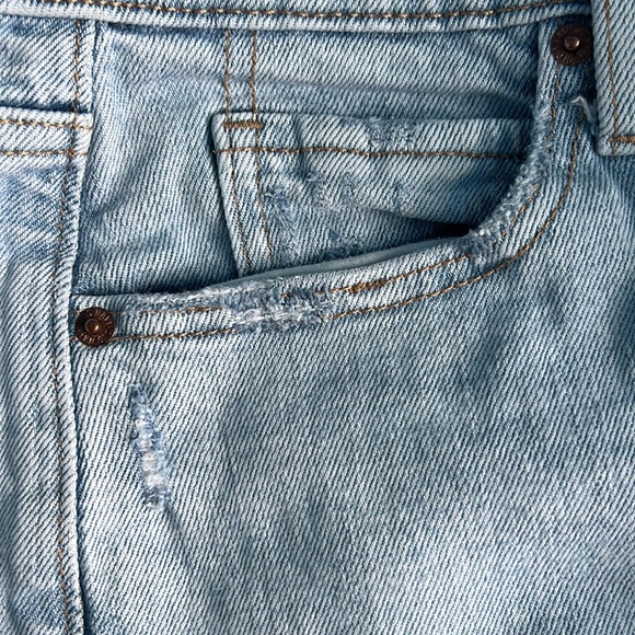 Light Wash Distressed Jeans - Picture 4 of 5